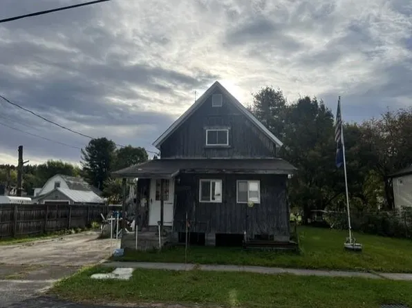 8 2nd St, Edwards, NY 13635
