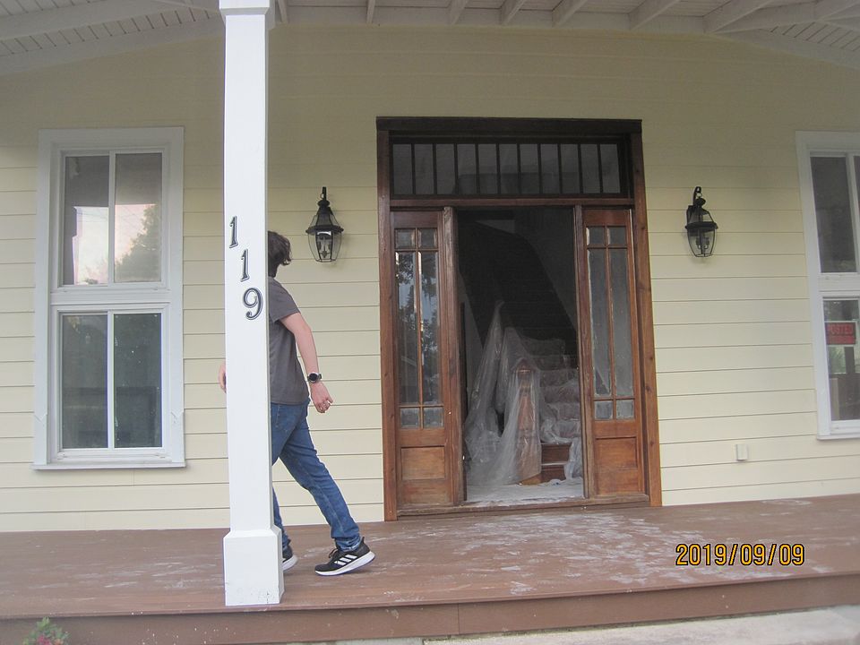 2nd image of 119 NE Sanchez Ave
