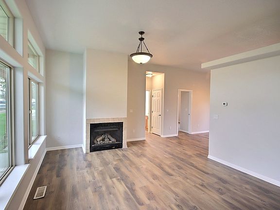 2nd image of 18 Buckskin Dr