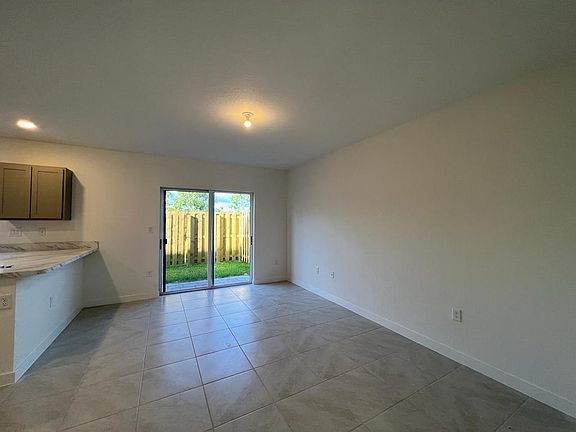 5th image of 545 NE 4th St