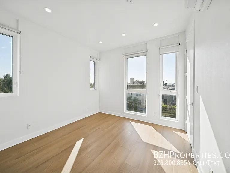 4523 1/2 Saint Elmo Dr — Photo 9