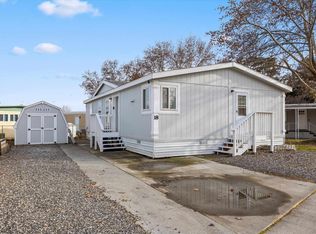 18 Nuclear Ln, Richland, WA 99354