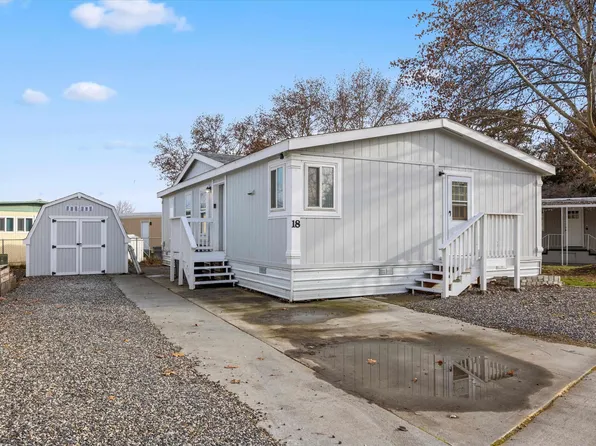 18 Nuclear Ln, Richland, WA 99354