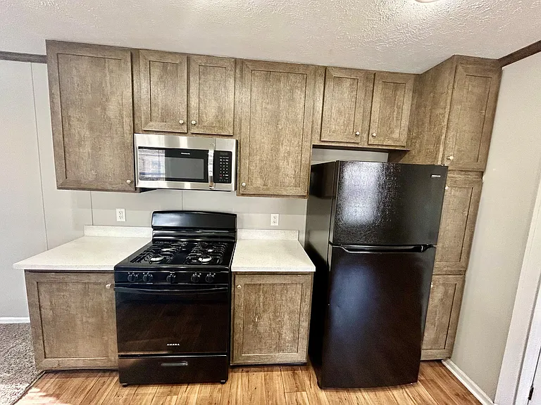 Hickory Knoll — Photo 18