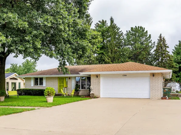 1306 E Girard Ave, Indianola, IA 50125