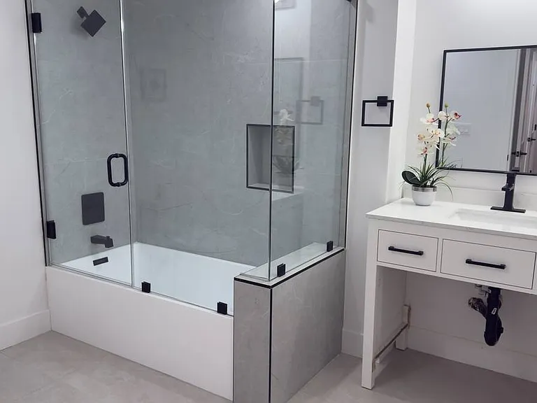 Photos are for sample unit staging only.
