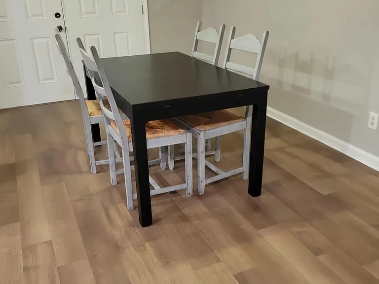 1102 Woods Dr — Photo 3