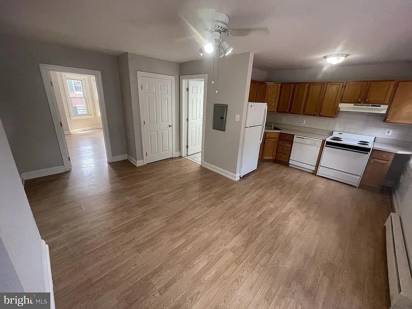 1 bed, 1000 sqft, $1,190 — Photo 4