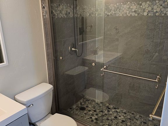 5th image of 611 NE 14th Ave APT 201