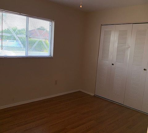 4th image of 604 SE 8th St