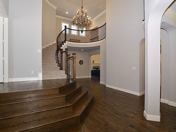 4th image of 609 Embercrest Dr