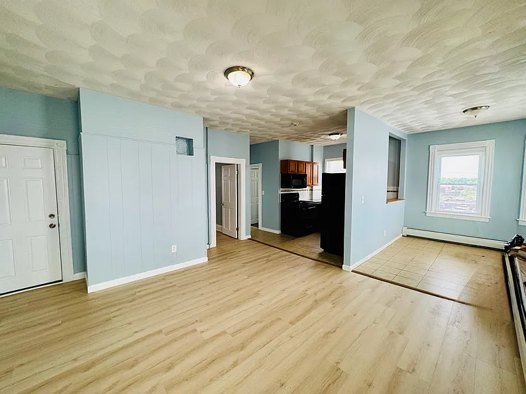 19 Spruce St #1R — Photo 1