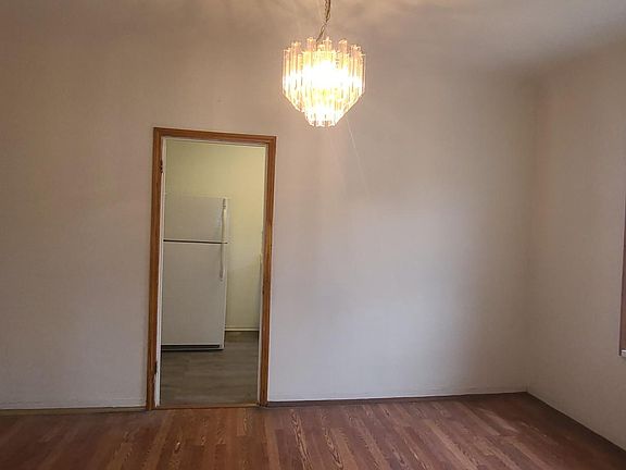 4th image of 207 Singh St