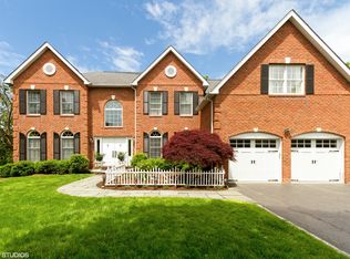 40 Carlton Dr, Mount Kisco, NY 10549