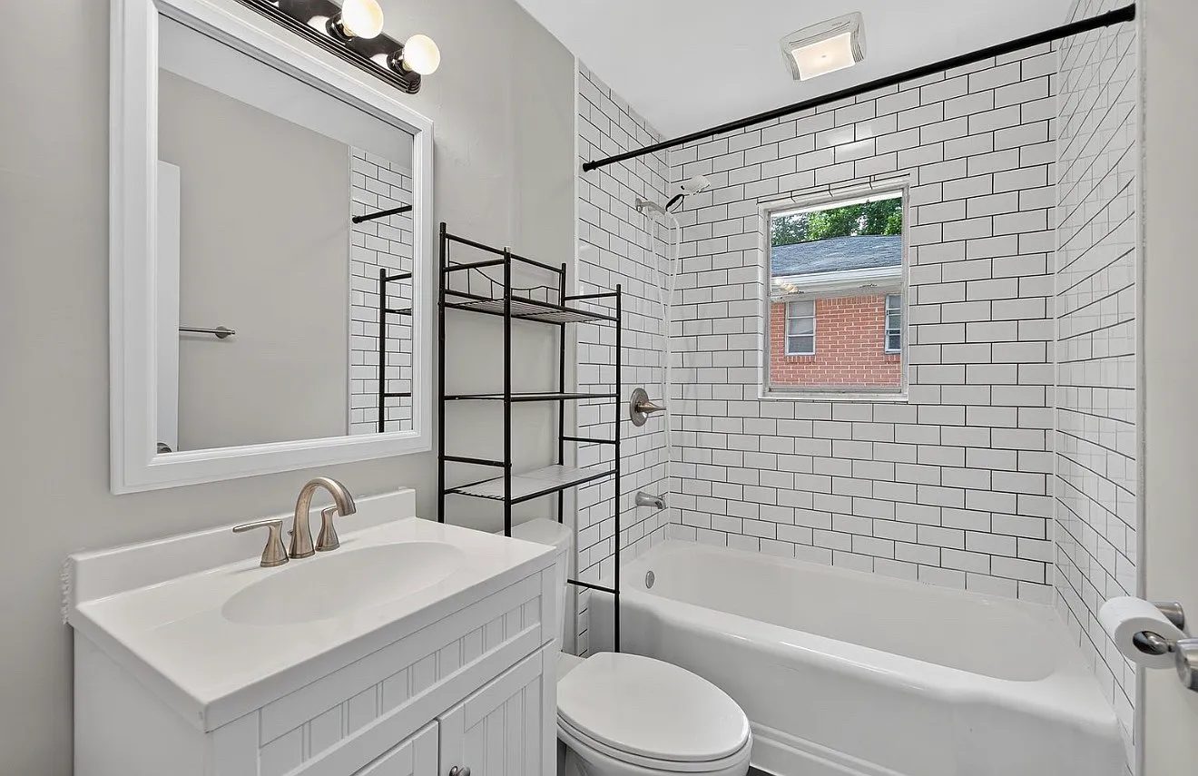 2 bed, 1010 sqft, $1,500 — Photo 3