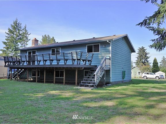 Deck expands the entire house