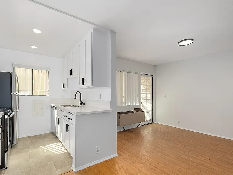 132 Clark Dr — Photo 16