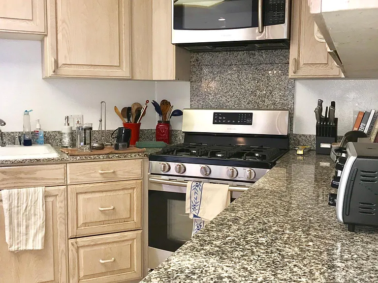 8349 Blackburn Ave #302 — Photo 161