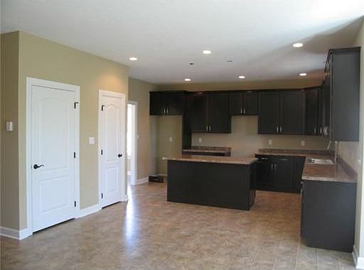 5th image of 813 Westminster Ln