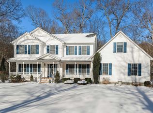 31 Canterberry Ct, Hopewell Junction, NY 12533