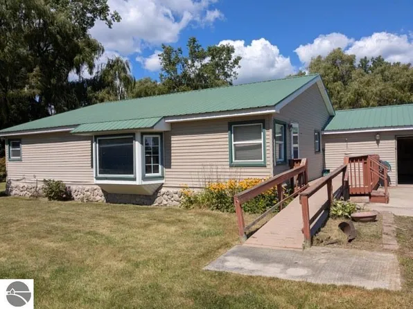 10 W Maple Ridge Rd, Twining, MI 48766
