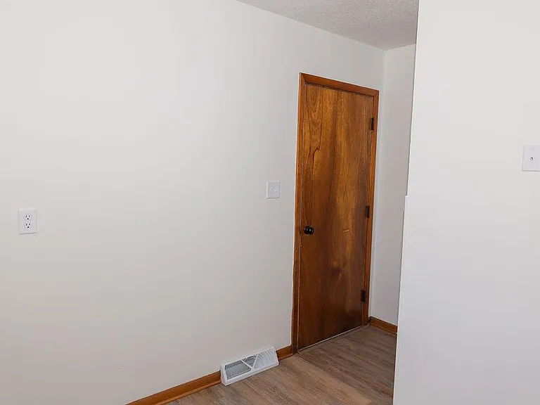 419 E Watrous Ave — Photo 18