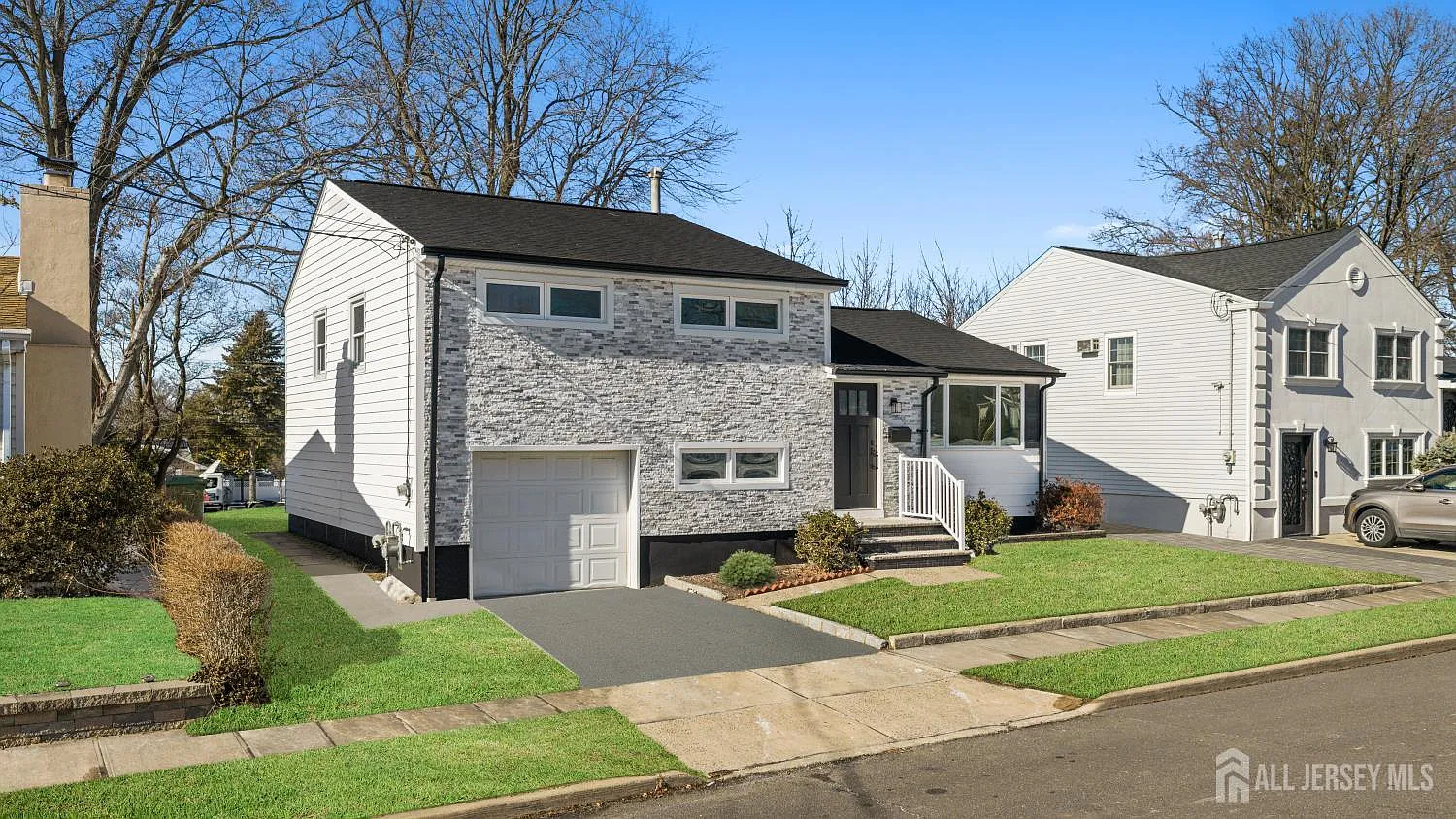 37 Albert Dr photo 1