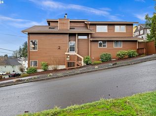 910 10th St, Astoria, OR 97103