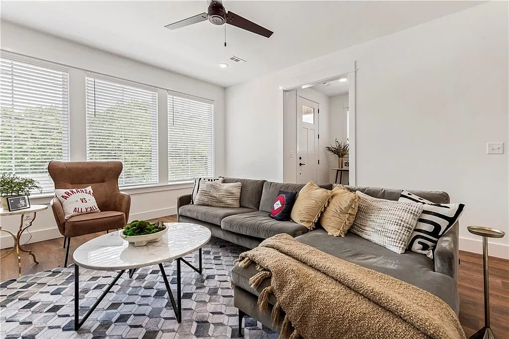 3 bed, 2.5 bath, 1740 sqft, $3,200 — Photo 2