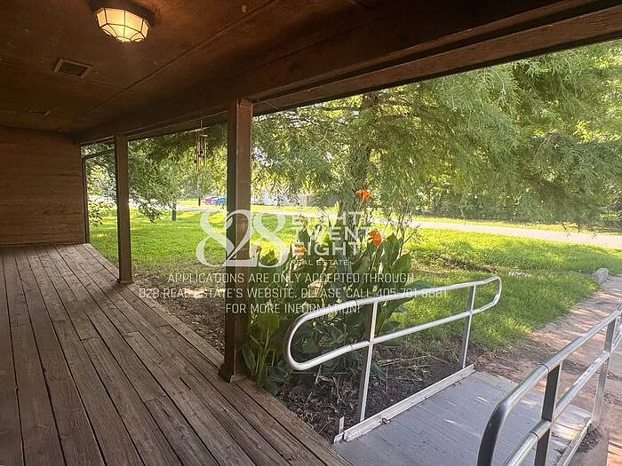 503 E Maple St — Photo 4