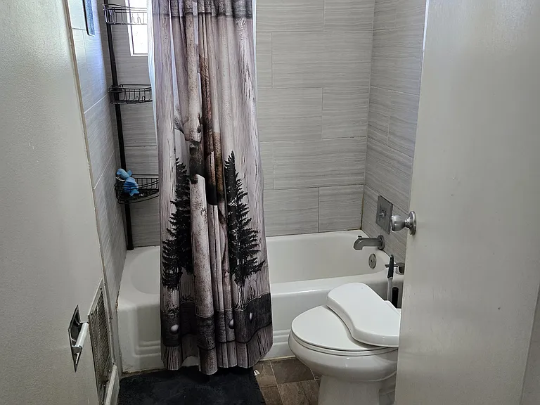 1620 Jackson Pl — Photo 2
