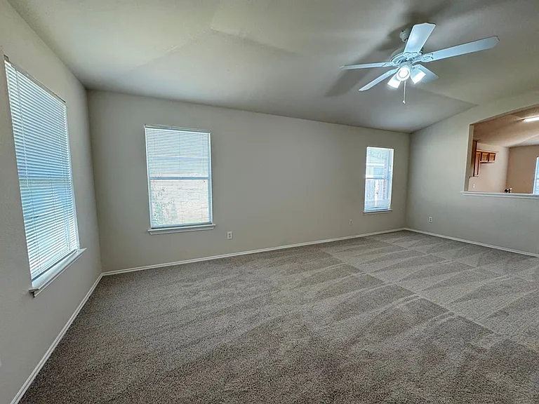 113 Salado Dr — Photo 9