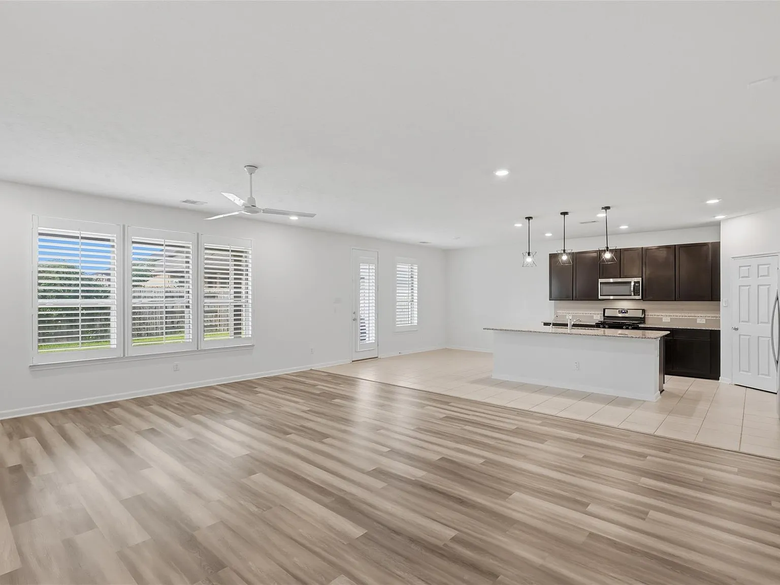 3 bed, 2.0 bath, 2112 sqft, $2,600 — Photo 2