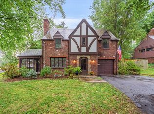 805 Country Club Dr, Pittsburgh, PA 15228