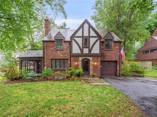 805 Country Club Dr, Pittsburgh, PA 15228