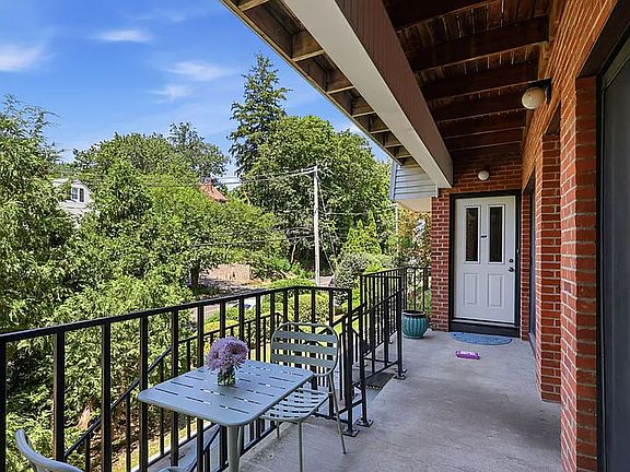 2nd image of 1 Valley Rd APT 105