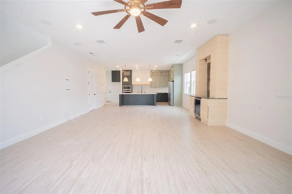 4 bed, 3.5 bath, 2203 sqft, $3,200 — Photo 4