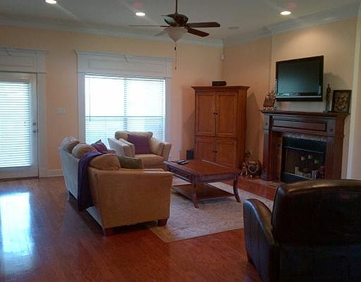 1st image of 946 Autumnwood Ct