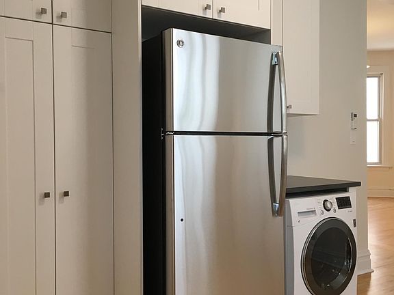 4th image of 2634 N Sawyer Ave #2R