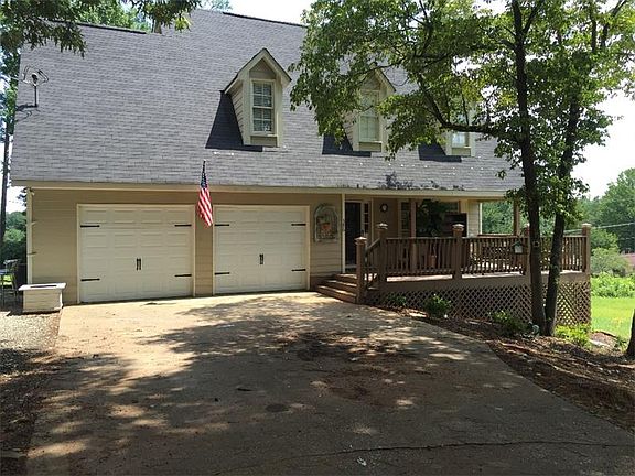 3rd image of 386 Charleston Ln