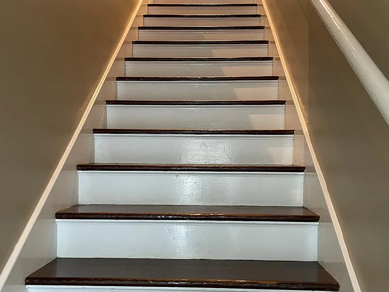 upstairs unit entrance from entry at street level