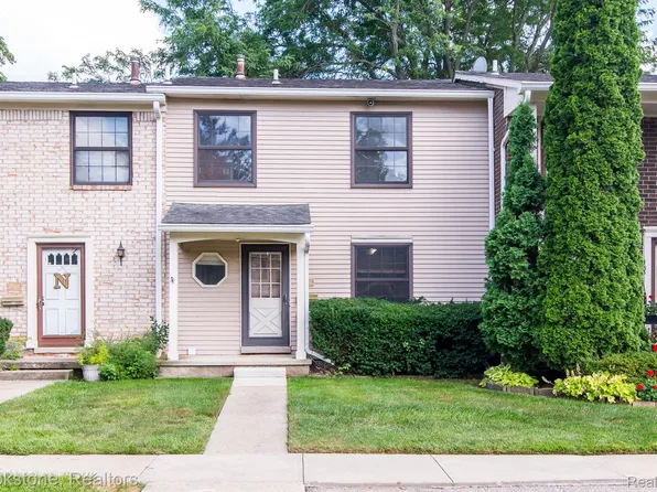 8352 Lakeview Dr, Ypsilanti, MI 48198