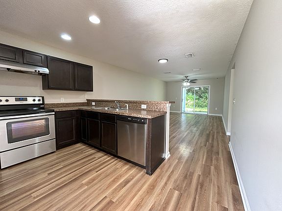 2nd image of 116 Plantation Point Dr