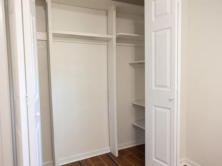 3915 W Gray St — Photo 15