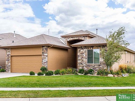 3rd image of 1023 N 183rd Cir
