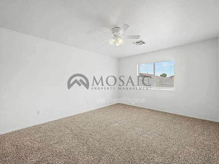 1004 E Cowboy Cove Trl — Photo 10