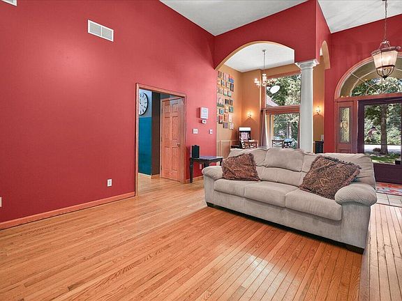 5th image of 11349 N Oak Ct