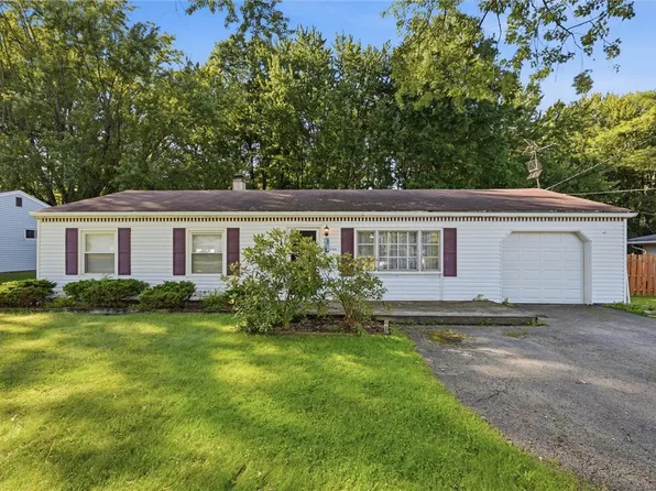 915 Clarksville Rd, Hermitage, PA 16148