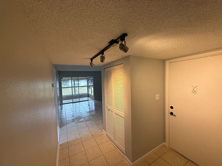 586 Bahia Cir #B — Photo 4
