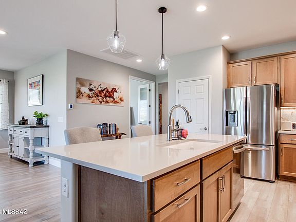 3rd image of 1348 E Basalt Dr